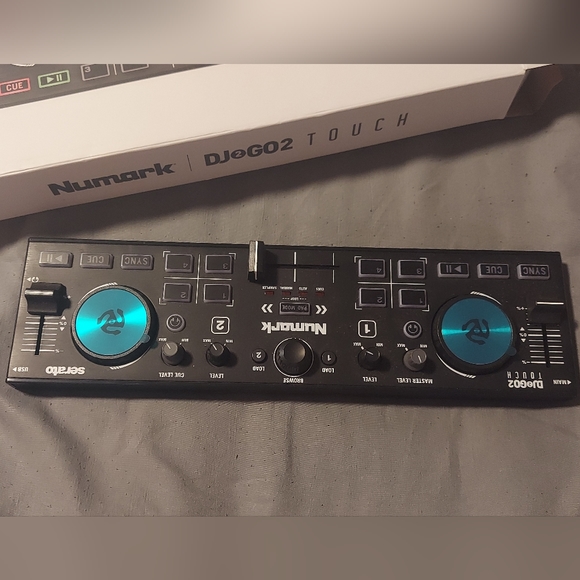 Numark DJ2GO2 Portable Mixer - Picture 2 of 4